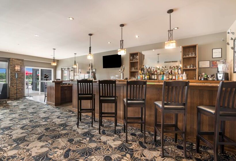 استراحتگاه Best Western Plus Norwester Hotel & Conference Centre