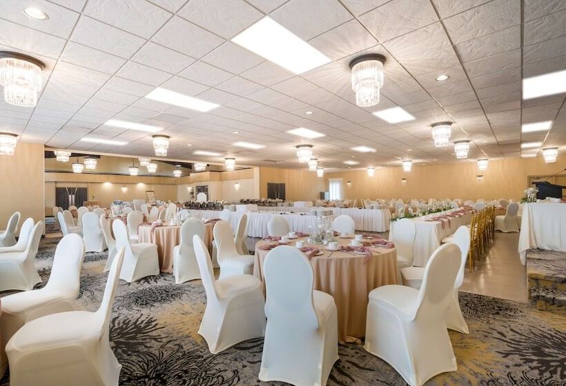 استراحتگاه Best Western Plus Norwester Hotel & Conference Centre