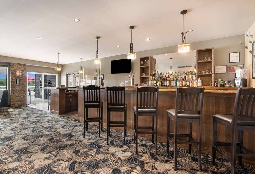 استراحتگاه Best Western Plus Norwester Hotel & Conference Centre