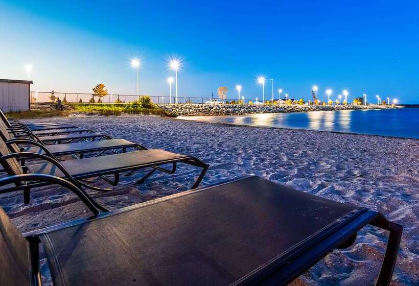 هتل Best Western Plus Dockside Waterfront Inn