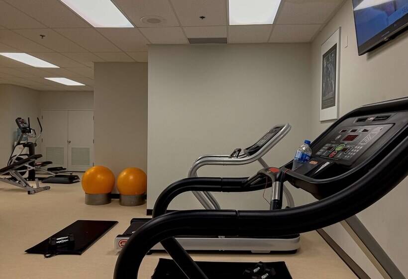 Coast Chilliwack Hotel By Apa