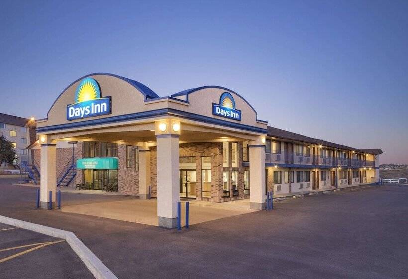 בית מלון כפרי Days Inn By Wyndham Lethbridge