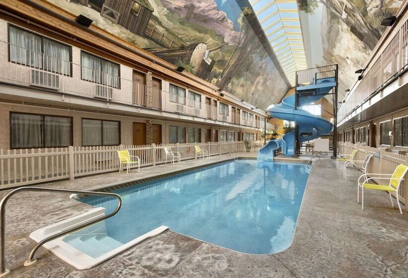 בית מלון כפרי Days Inn By Wyndham Lethbridge