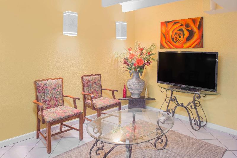 فندق Days Inn By Wyndham Tallahassee University Center