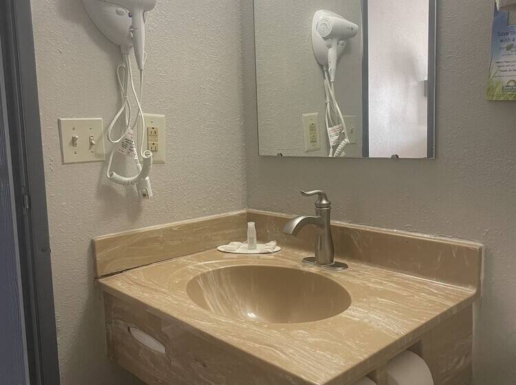 酒店 Days Inn By Wyndham Warrensburg