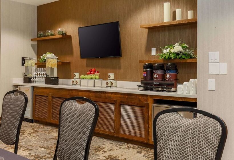 בית מלון כפרי Doubletree Suites By Hilton  Sacramento – Rancho Cordova