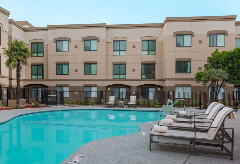 בית מלון כפרי Doubletree Suites By Hilton  Sacramento – Rancho Cordova