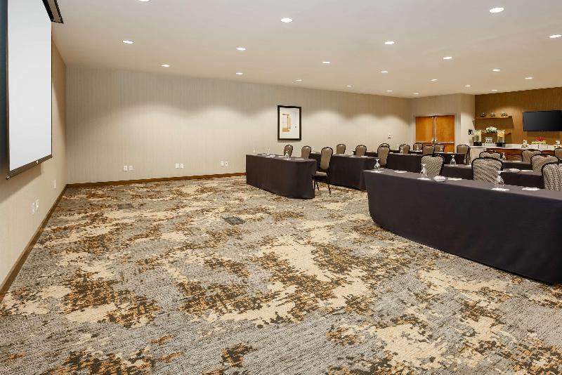 בית מלון כפרי Doubletree Suites By Hilton  Sacramento – Rancho Cordova