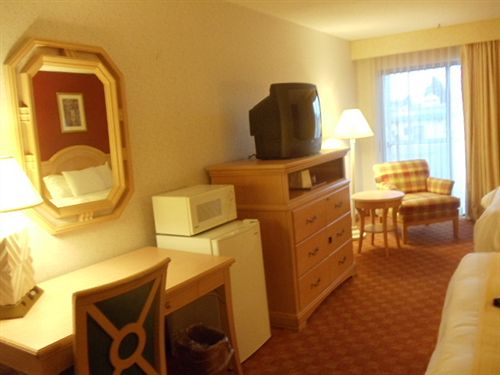 Hotel Red Roof Inn & Suites Newport – Middletown, Ri