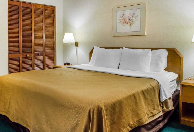 בית מלון כפרי Econo Lodge