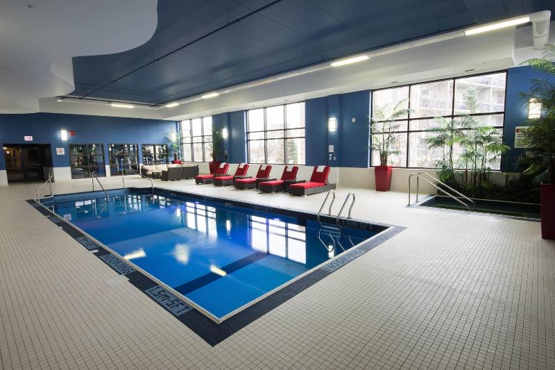 هتل Four Points By Sheraton Winnipeg South