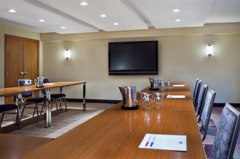 هتل Four Points By Sheraton Winnipeg South