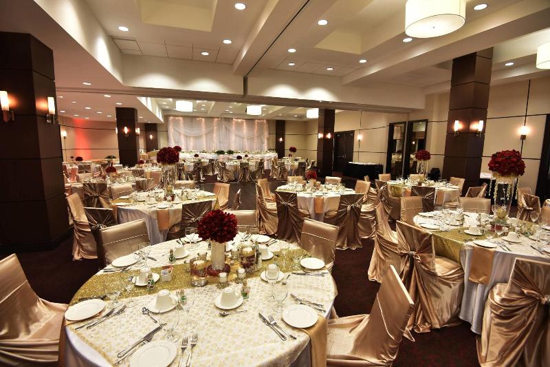 هتل Four Points By Sheraton Winnipeg South