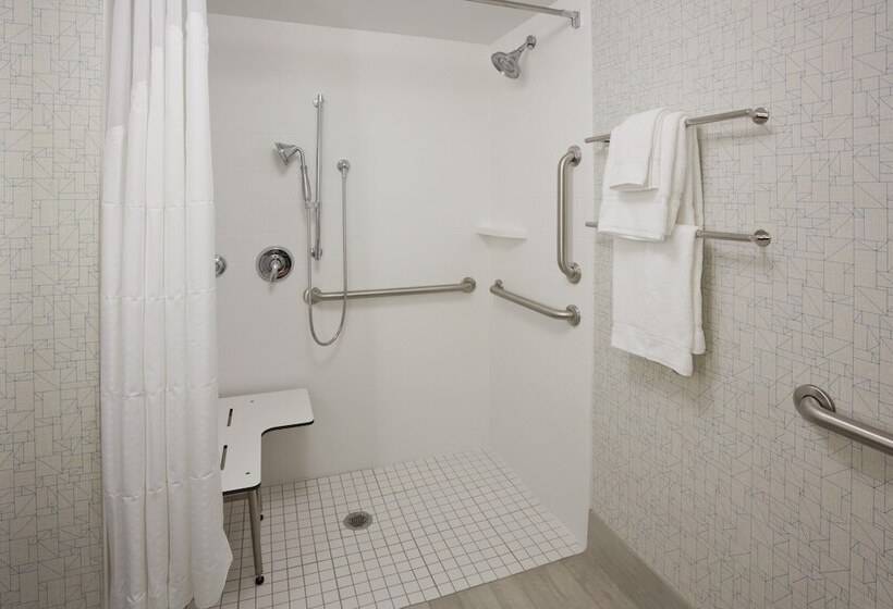 Отель Holiday Inn Express Roseville St. Paul, An Ihg