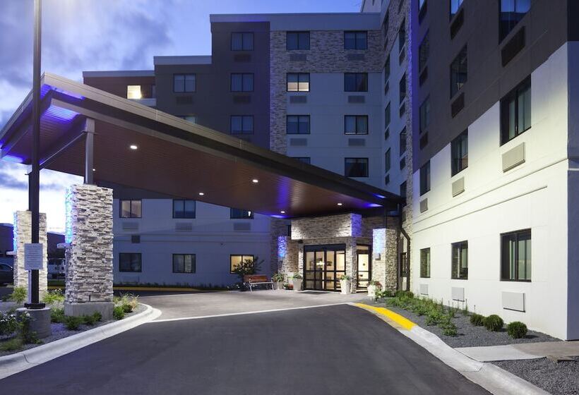 Отель Holiday Inn Express Roseville St. Paul, An Ihg