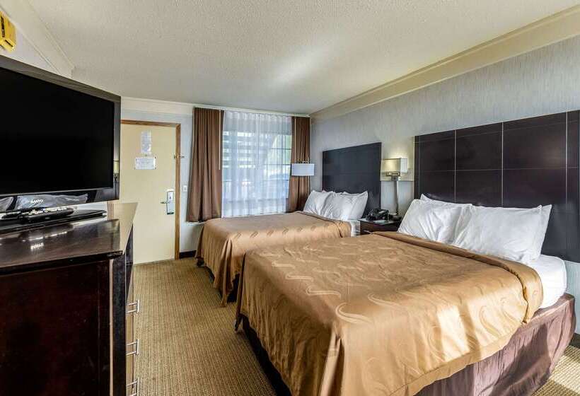 בית מלון כפרי Quality Inn Lakefront