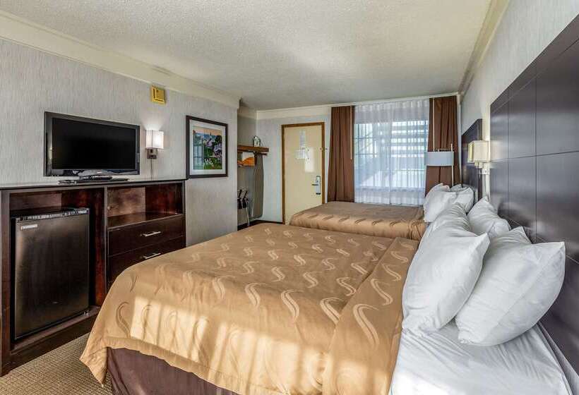 בית מלון כפרי Quality Inn Lakefront