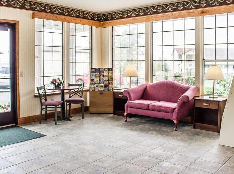 בית מלון כפרי Quality Inn Lakefront