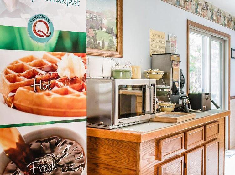 בית מלון כפרי Quality Inn Lakefront