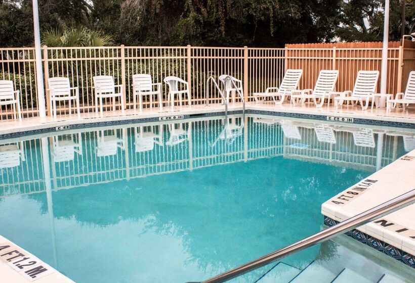 هتل Quality Inn & Suites St Augustine Beach Area