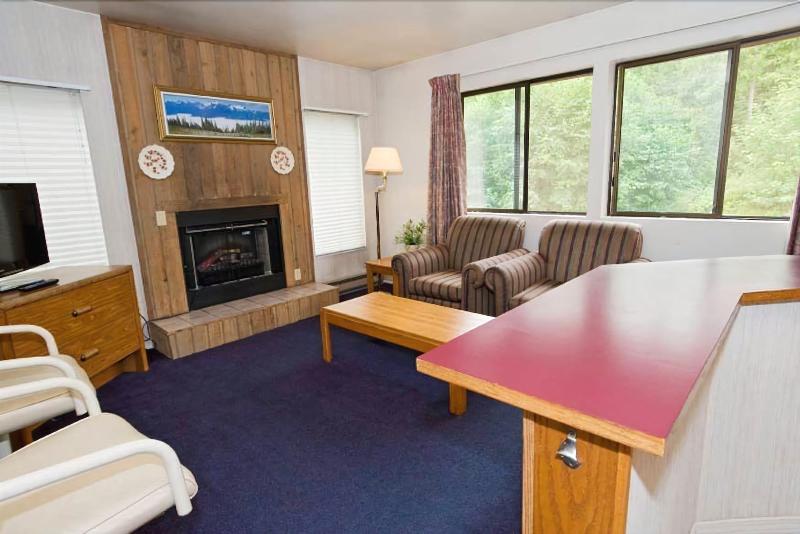 Отель Sequim Bay Lodge