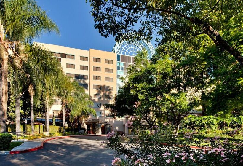 فندق Sheraton Fairplex Suites & Conference Center