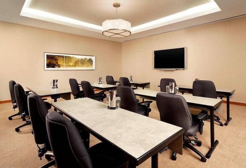 فندق Sheraton Fairplex Suites & Conference Center