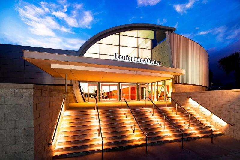 فندق Sheraton Fairplex Suites & Conference Center