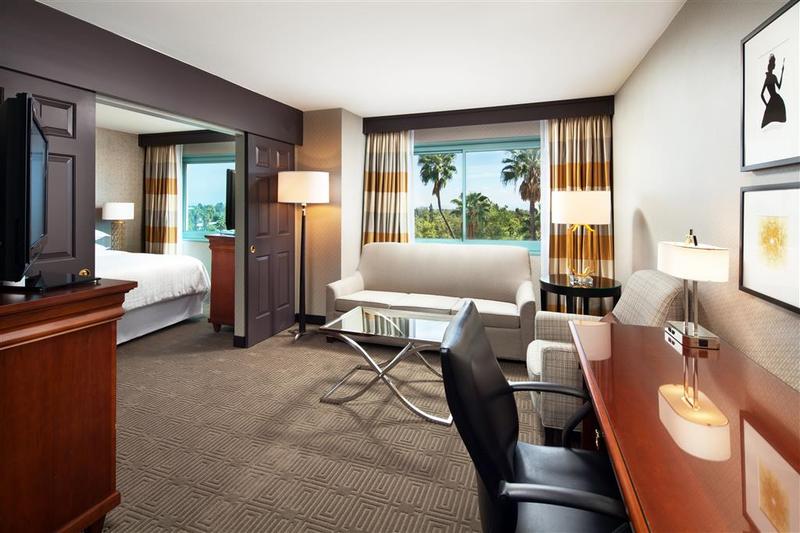 فندق Sheraton Fairplex Suites & Conference Center