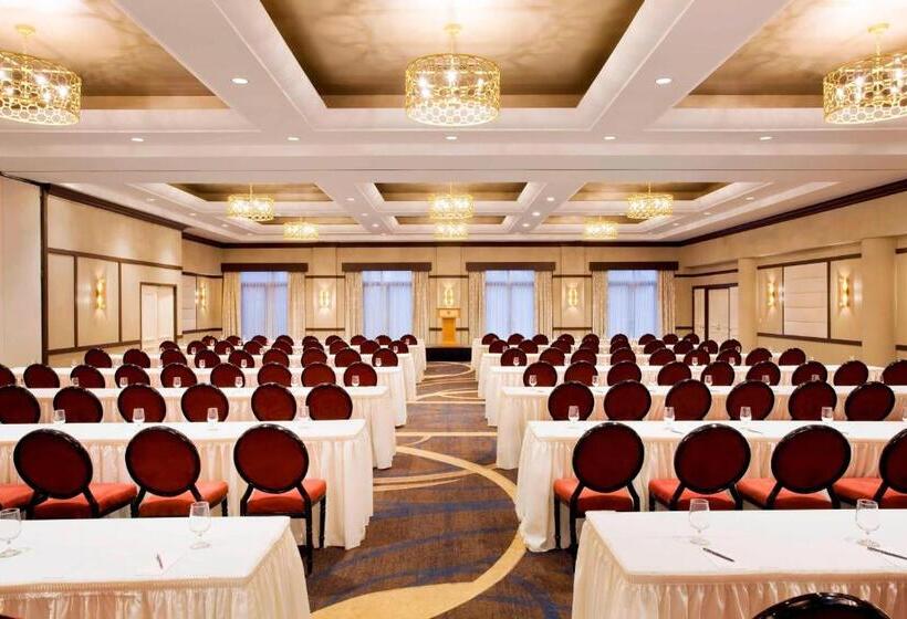 בית מלון כפרי Sheraton Laguardia East