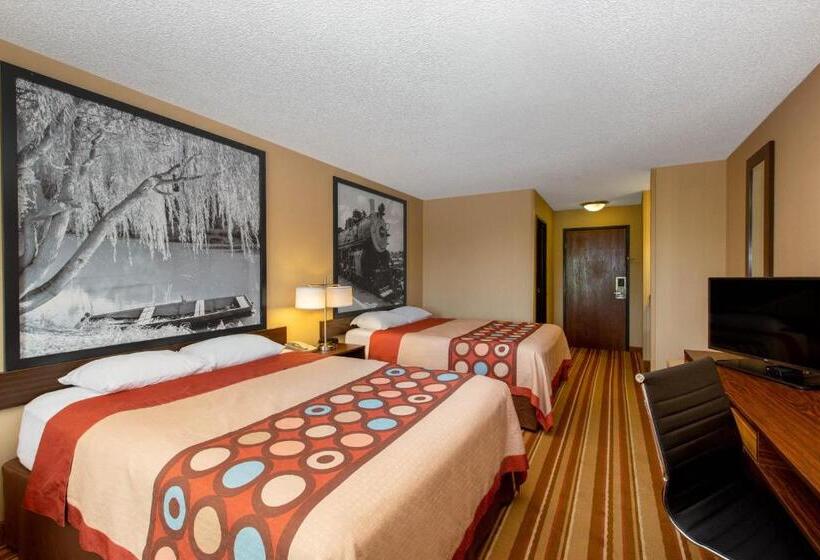 هتل Super 8 By Wyndham Salina I70