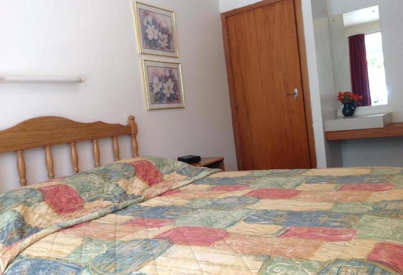 Breeze Motels