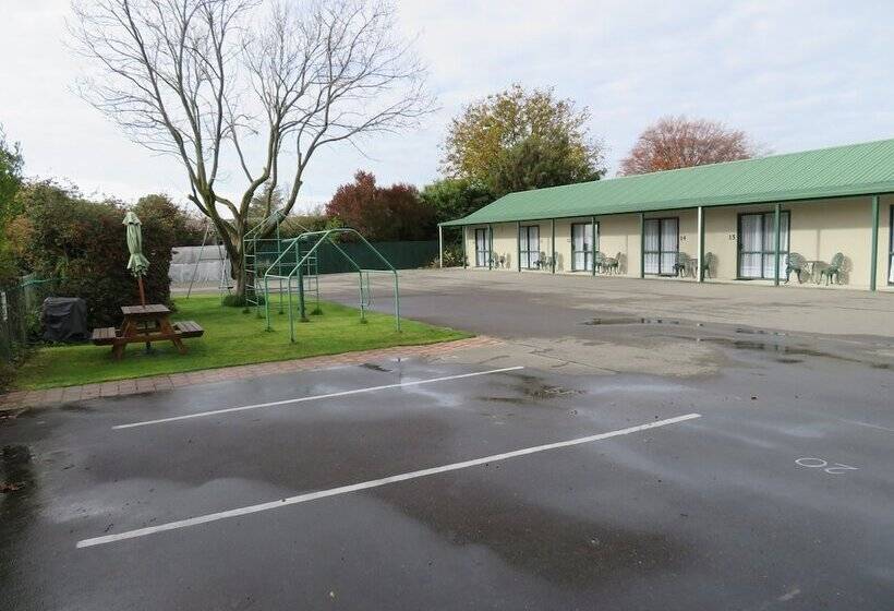 Commodore Court Motel