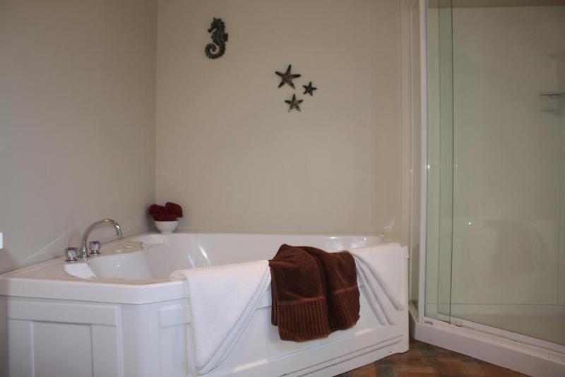 Commodore Court Motel