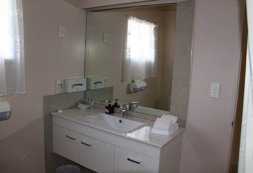 هتل Asure Camelot Arms Motor Lodge