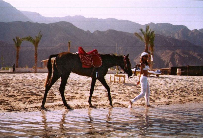 هتل Bawaki Beach