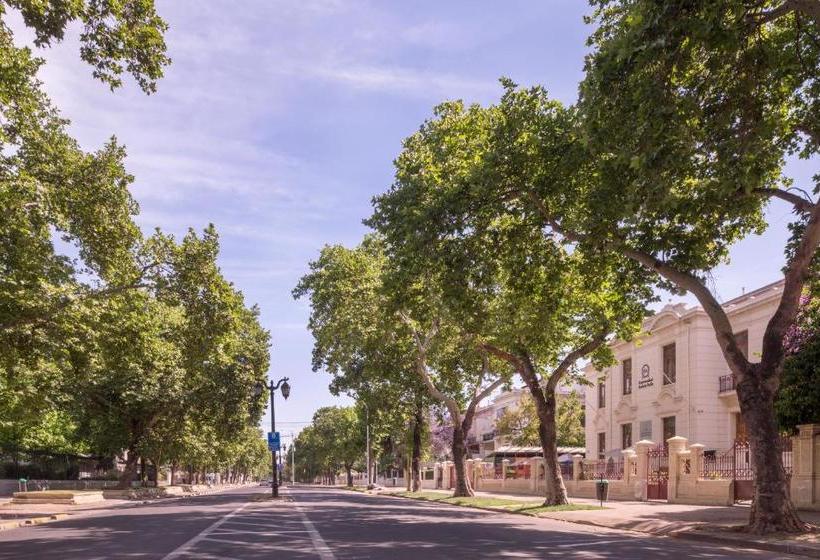 هتل Conde Ansurez