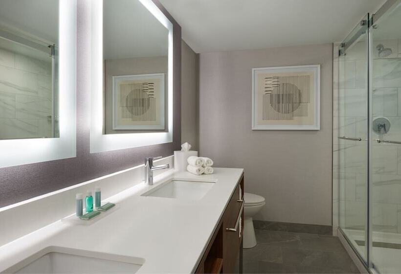 هتل Courtyard By Marriott Kitchener