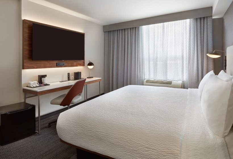 هتل Courtyard By Marriott Kitchener