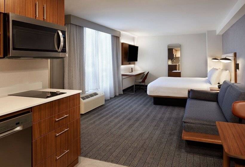 هتل Courtyard By Marriott Kitchener