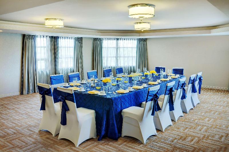 هتل Courtyard By Marriott Kitchener