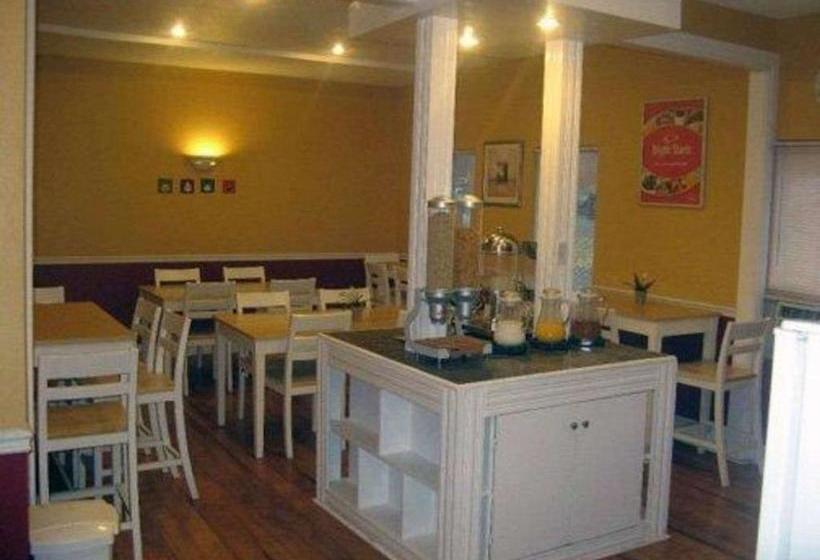 Отель Econo Lodge London