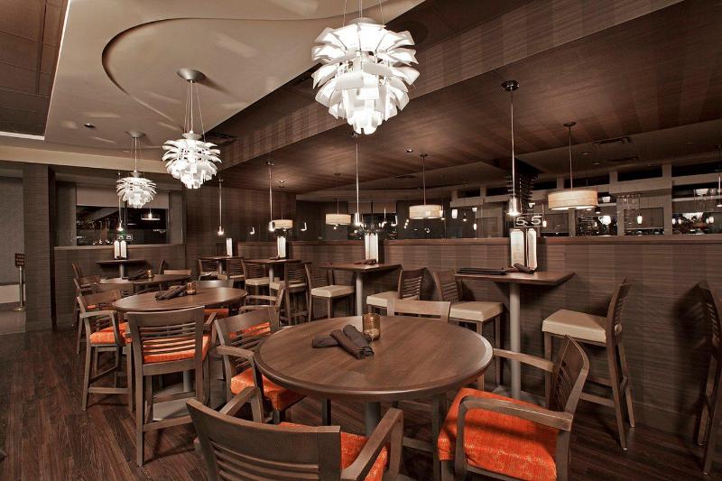 هتل Holiday Inn & Suites Windsor Ambassador Bridge By Ihg
