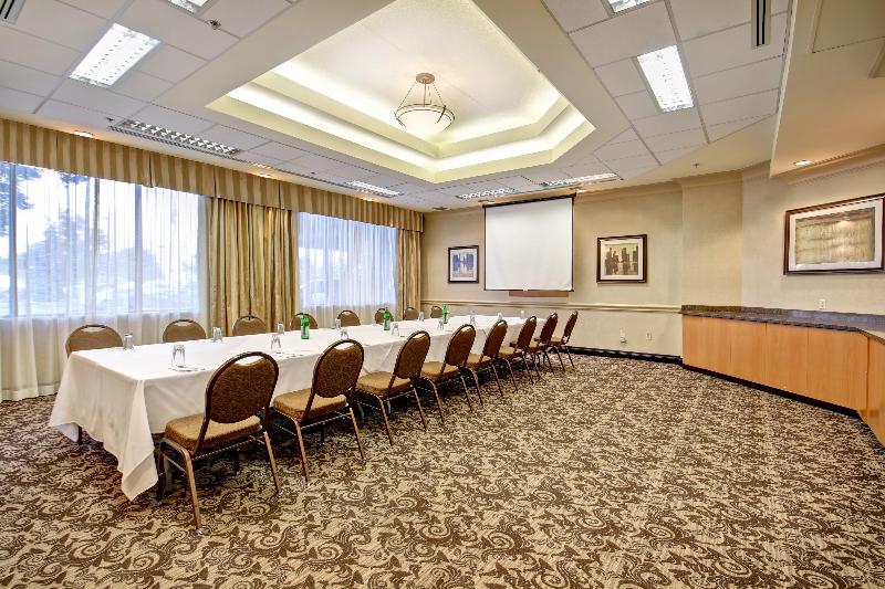 هتل Holiday Inn & Suites Windsor Ambassador Bridge By Ihg