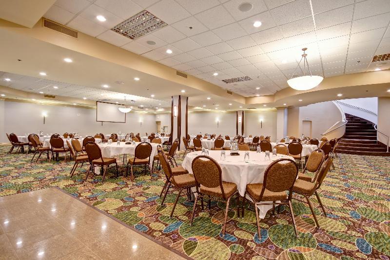 هتل Holiday Inn & Suites Windsor Ambassador Bridge By Ihg