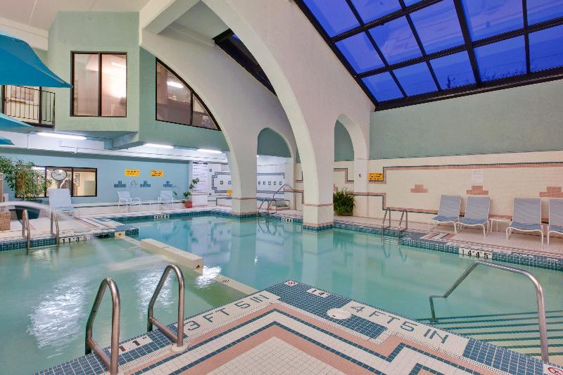 هتل Holiday Inn & Suites Windsor Ambassador Bridge By Ihg