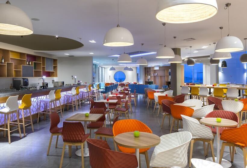 בית מלון כפרי Leonardo Laura Beach & Splash Resort