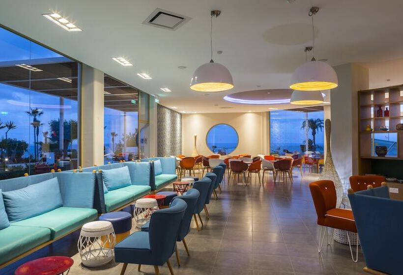 בית מלון כפרי Leonardo Laura Beach & Splash Resort