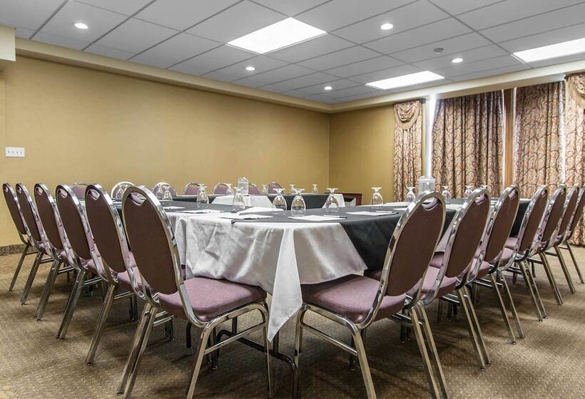 هتل Quality Inn & Suites Bay Front