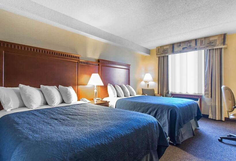 Отель Quality Inn & Suites Bay Front